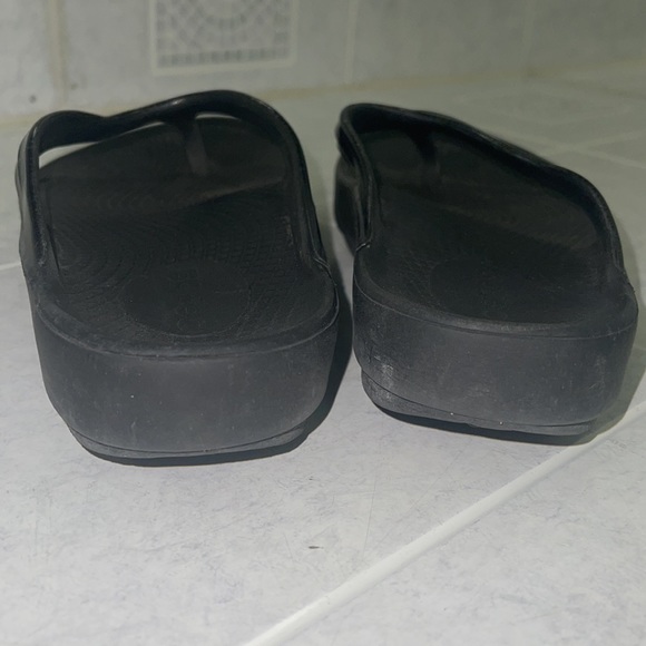 OOFOS - Picture 3 of 6